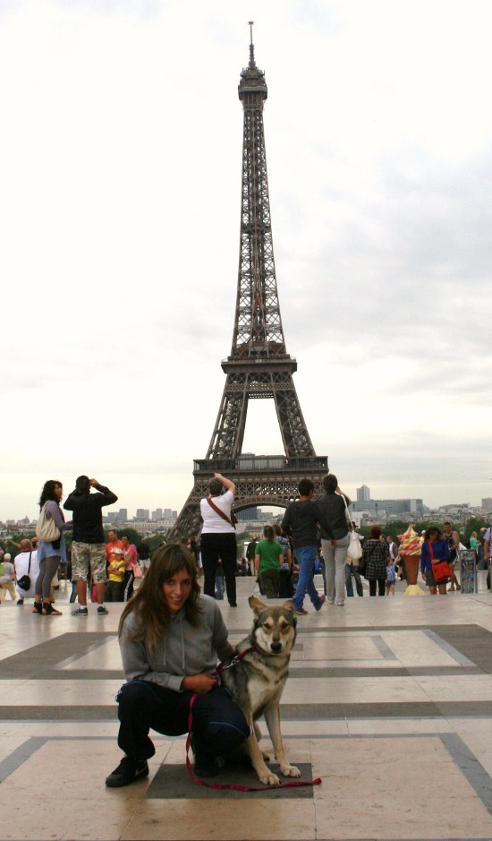 Ch. Ellen Kessler di Fossombrone con Serena Reggiani sotto la Torre Eiffel